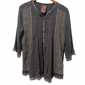 Johnny Was Blouse Embroidered Gray 6 Rayon Small Lace Hem Pleated 3/4th hem